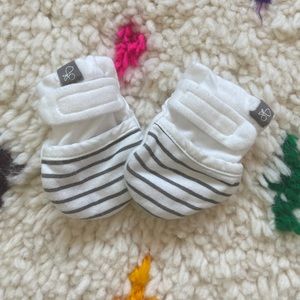 SOLD Goumi Striped Baby Mitts (S 0-3m)